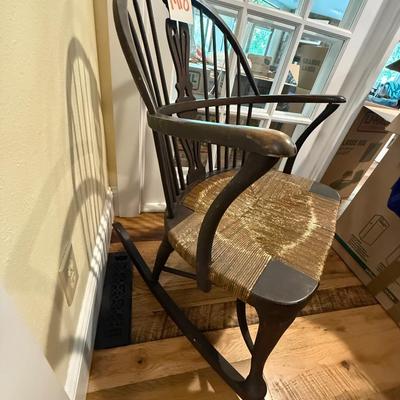 M18-Antique chair