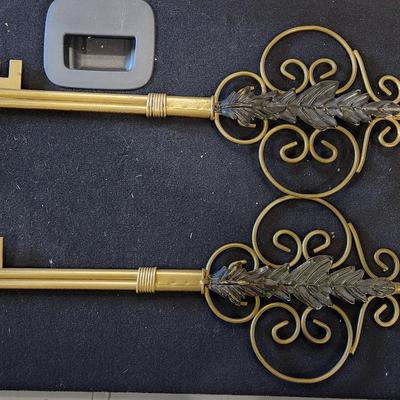 Sale Photo Thumbnail #139: Vintage Brass Key hanging wall decoration Retro
