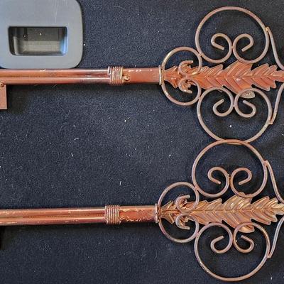 Sale Photo Thumbnail #140: Vintage Brass Key hanging wall decoration Retro