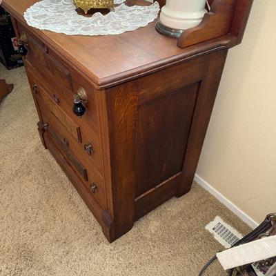 UP41-Antique dresser