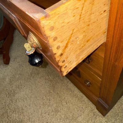 UP41-Antique dresser