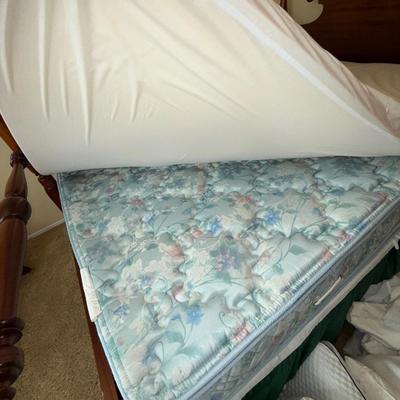 UP38.5 Mattress and boxspring