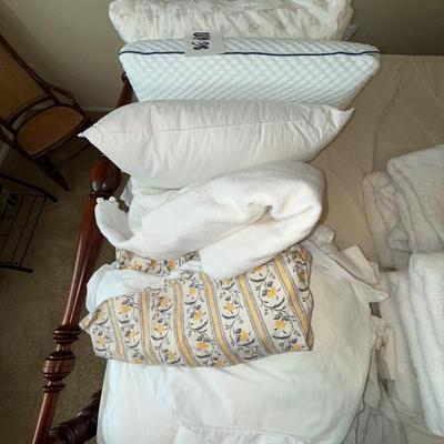UP38-Pillows/Mattress pad