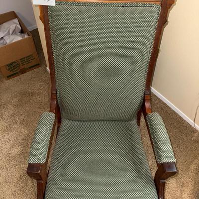 UP33-Antique chair
