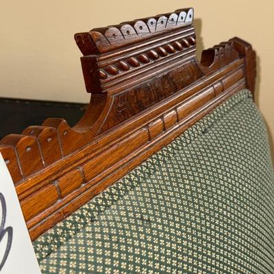 UP33-Antique chair