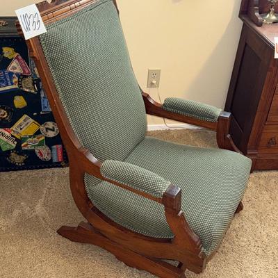 UP33-Antique chair