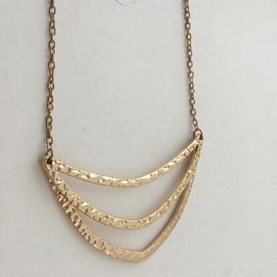 Gold tone fashion necklace