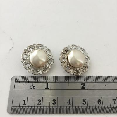 Beautiful vintage clip on earrings