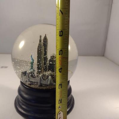 Sale Photo Thumbnail #342: Musical Snow Globe of New York City- Plays 'New York, New York'