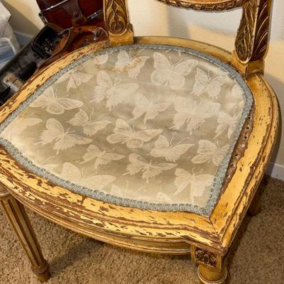 UP20-Antique chair