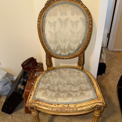 UP20-Antique chair