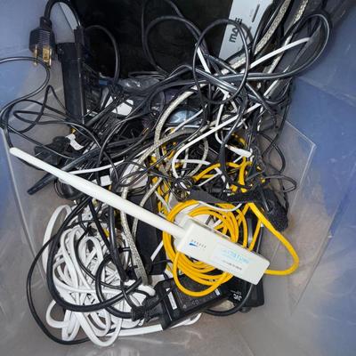 UP18-Monitor/cords