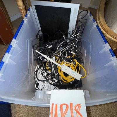 UP18-Monitor/cords