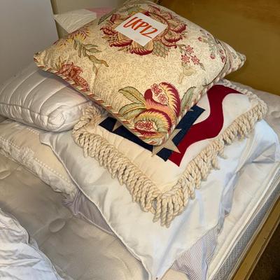 UP12-Pillows