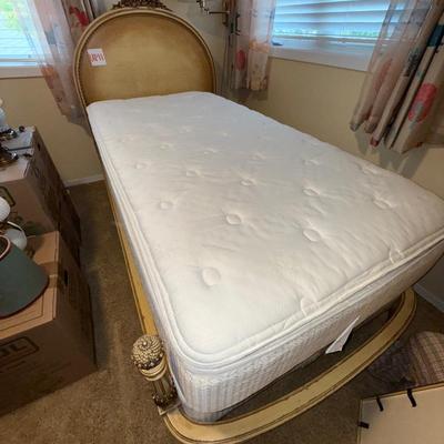UP11-Antique twin bed