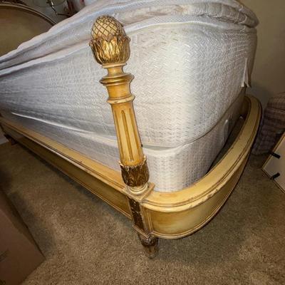 UP11-Antique twin bed