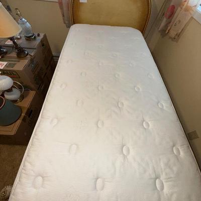 UP11-Antique twin bed