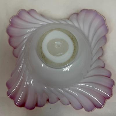 Sale Photo Thumbnail #155: Approx. 8.0" dia.  Ruffled edge, outside clear edge.  Very good condition.