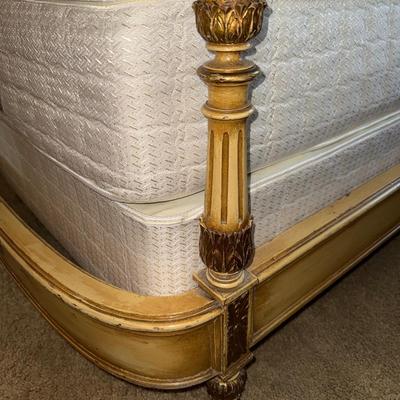 UP7-Antique twin bed