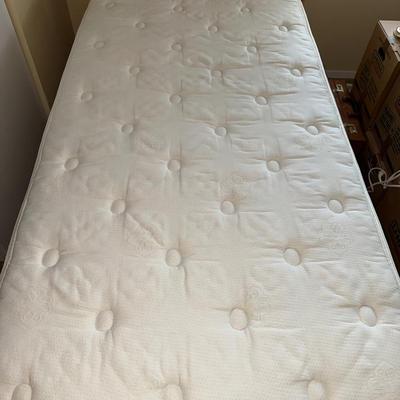 UP7-Antique twin bed