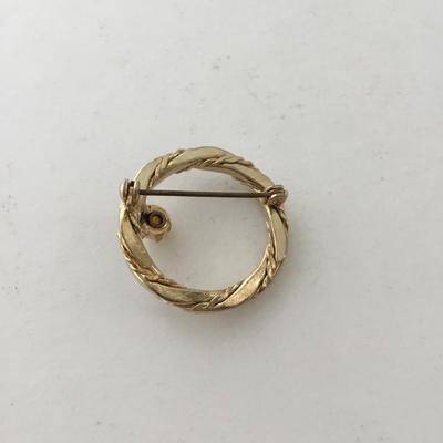 Gold tone unmarked fashion vintage pin