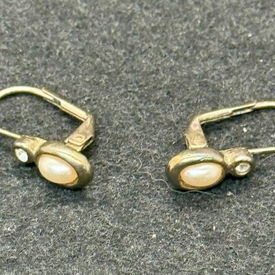 Sale Photo Thumbnail #248: For pierced ears, in good condition.
