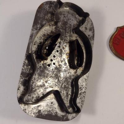 Sale Photo Thumbnail #440: Group of Collectibles- Pocket Cutlery, Cookie Cutter, Ink Pot, and French Dog Show 1st Place Award Plaque.  Cutlery is Imperial and has wear- please see all pictures.