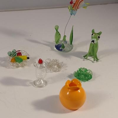 Sale Photo Thumbnail #491: Collection of Vintage Miniature Glass Figurines.  Please see all pictures for condition- dog has chipped ear and tail.