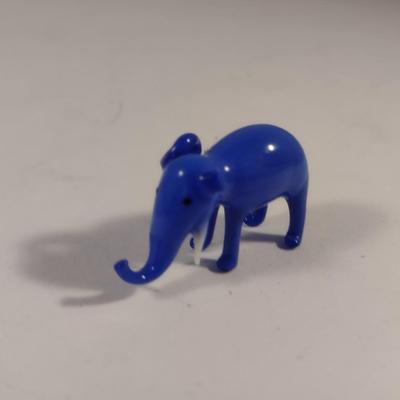 Sale Photo Thumbnail #514: Collection of Antique Miniature Glass Figurines.  Please review pictures carefully- items may have chipping/missing parts.