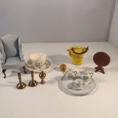 Sale Photo Thumbnail #518: Miniature Doll House Furniture/Decorations