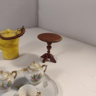 Sale Photo Thumbnail #521: Miniature Doll House Furniture/Decorations