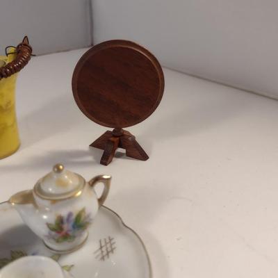 Sale Photo Thumbnail #520: Miniature Doll House Furniture/Decorations