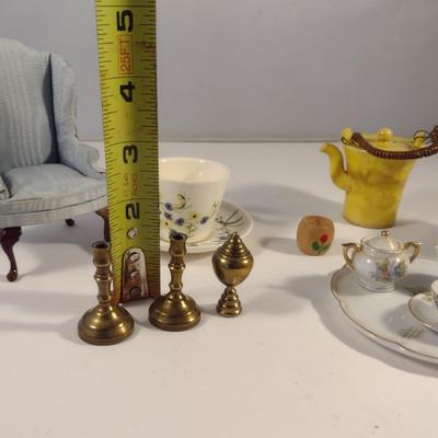 Sale Photo Thumbnail #527: Miniature Doll House Furniture/Decorations