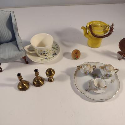 Sale Photo Thumbnail #519: Miniature Doll House Furniture/Decorations