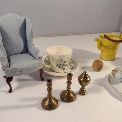 Sale Photo Thumbnail #522: Miniature Doll House Furniture/Decorations