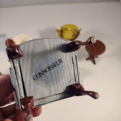 Sale Photo Thumbnail #523: Miniature Doll House Furniture/Decorations