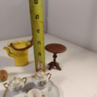 Sale Photo Thumbnail #524: Miniature Doll House Furniture/Decorations