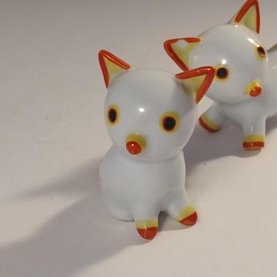 Sale Photo Thumbnail #533: Pair of Mid-Century Walter Bosse Metzler Ortloff Cat Figurines.  Please look at all pictures- items have missing paint.