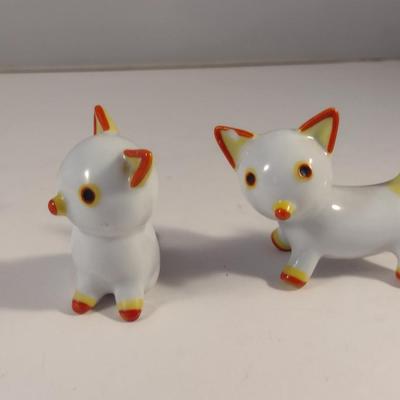 Sale Photo Thumbnail #530: Pair of Mid-Century Walter Bosse Metzler Ortloff Cat Figurines.  Please look at all pictures- items have missing paint.