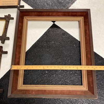 LOT 67: Collection of Vintage / Antique Picture Frames