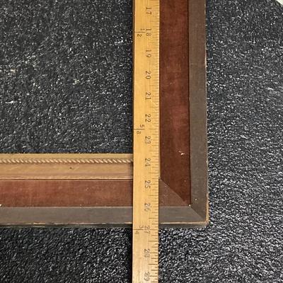 LOT 67: Collection of Vintage / Antique Picture Frames