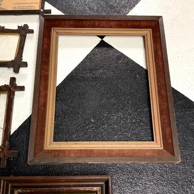 LOT 67: Collection of Vintage / Antique Picture Frames