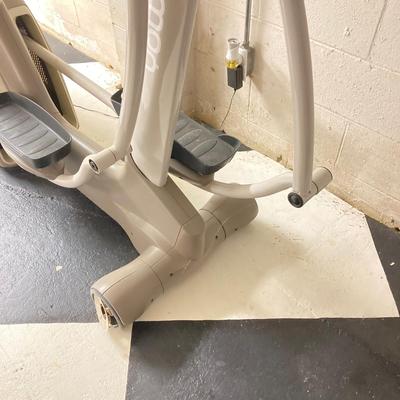 LOT 69: Yowza Fitness Elliptical Machine - Model Pompano