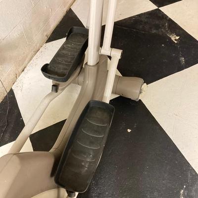 LOT 69: Yowza Fitness Elliptical Machine - Model Pompano