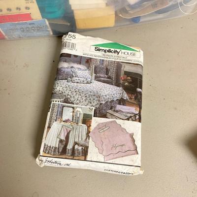 LOT 72: Collection of Sewing Notions / Crafting Tools and Supplies