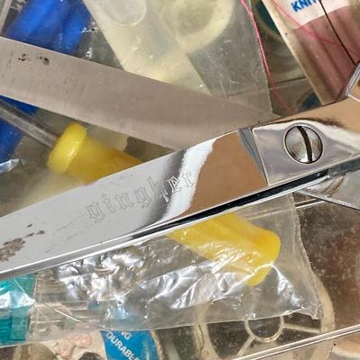 LOT 72: Collection of Sewing Notions / Crafting Tools and Supplies