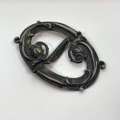 LOT 72: Collection of Sewing Notions / Crafting Tools and Supplies