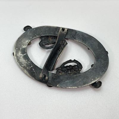 LOT 72: Collection of Sewing Notions / Crafting Tools and Supplies