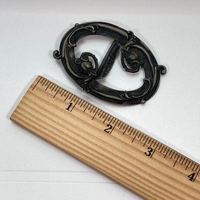 LOT 72: Collection of Sewing Notions / Crafting Tools and Supplies