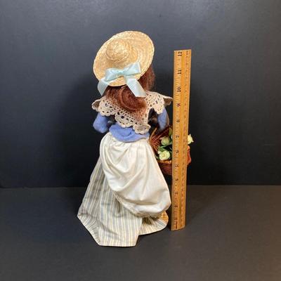 LOT 79: Byers' Choice Ltd. The Carolers - Flower Vendor Figurine with Box